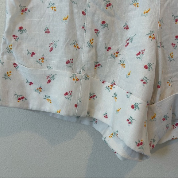 Wildfox Odessa Floral Shorts with Pearl Trim Size Medium White Floral NWT - Picture 4 of 14
